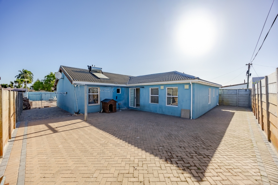 4 Bedroom Property for Sale in Bothasig Western Cape